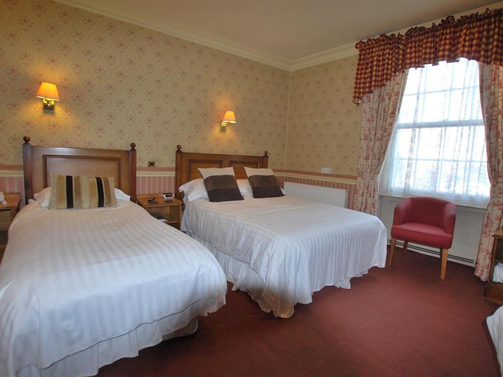 The Cross Keys Apartment Милнторп Екстериор снимка