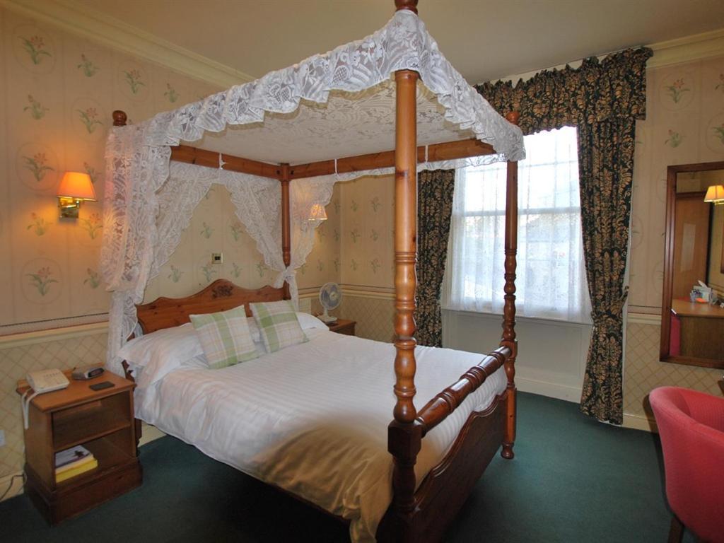 The Cross Keys Apartment Милнторп Екстериор снимка
