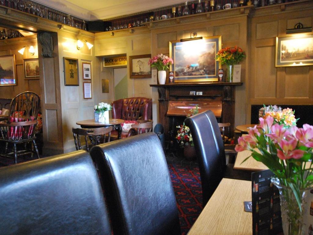 The Cross Keys Apartment Милнторп Екстериор снимка
