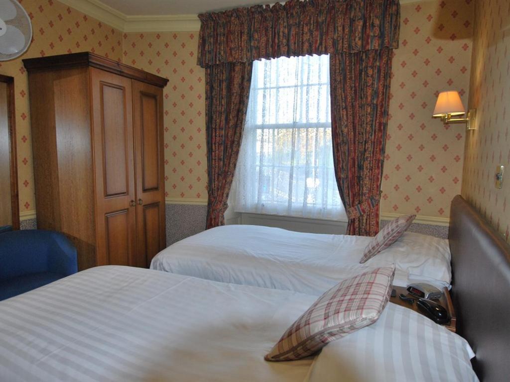 The Cross Keys Apartment Милнторп Екстериор снимка