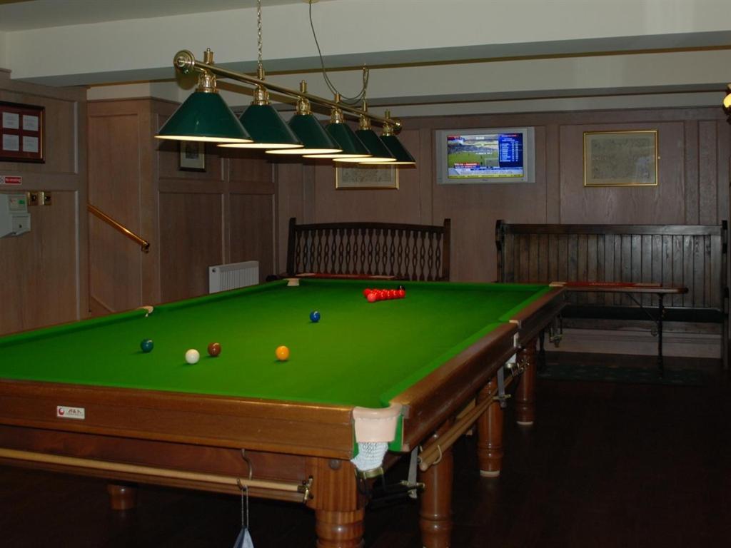The Cross Keys Apartment Милнторп Екстериор снимка