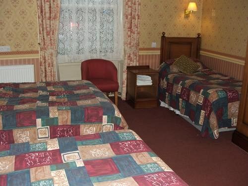 The Cross Keys Apartment Милнторп Екстериор снимка